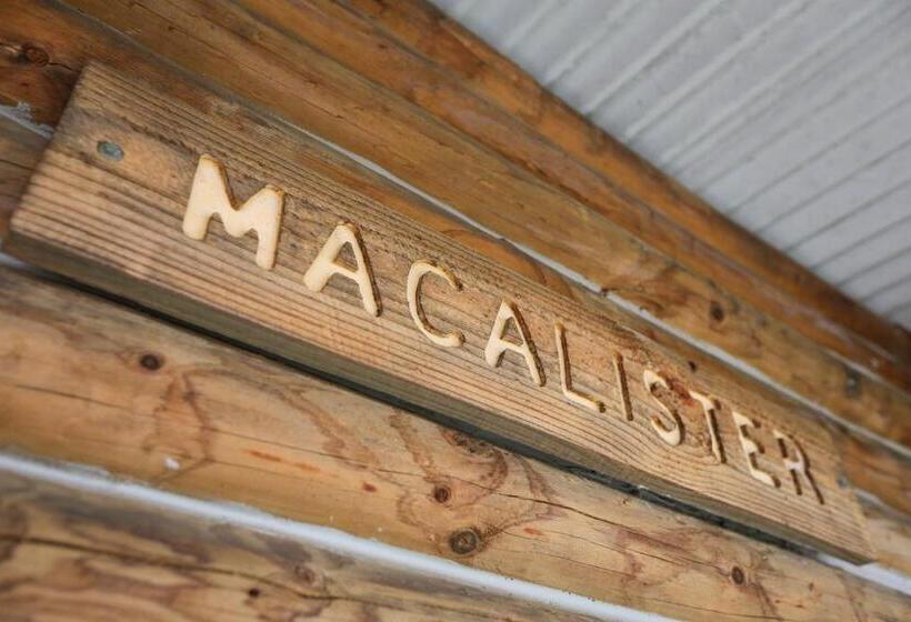 小室, Lazy Acre Log Cabins