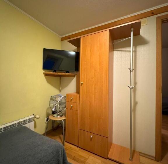 اتاق استاندارد چهار تخته, Aare Accommodation