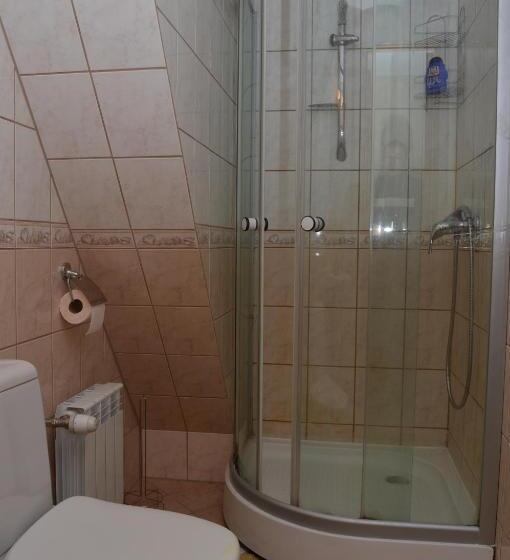 اتاق استاندارد, Aare Accommodation