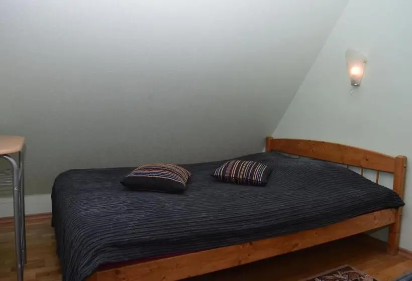اتاق استاندارد, Aare Accommodation