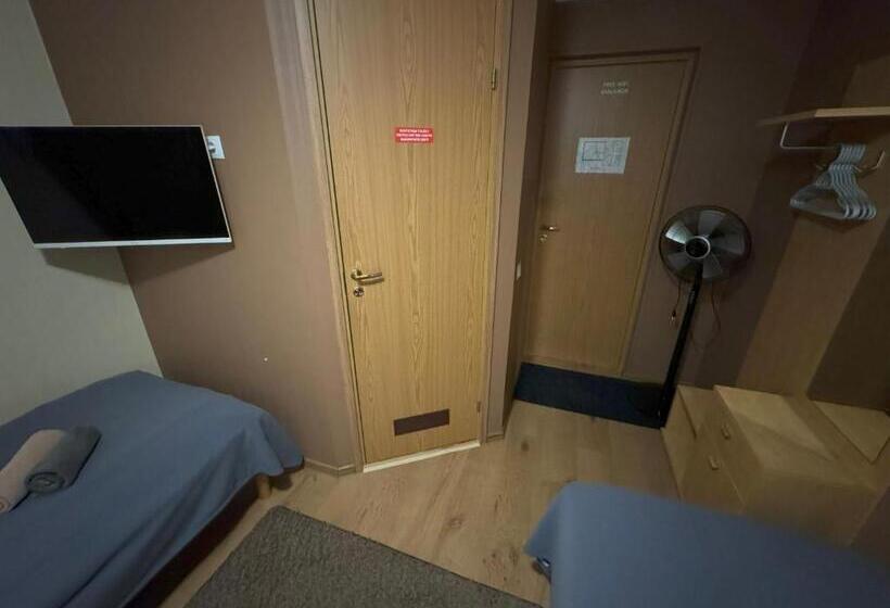 اتاق استاندارد, Aare Accommodation