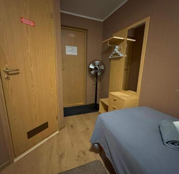 اتاق استاندارد, Aare Accommodation