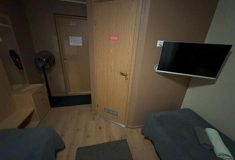 اتاق استاندارد, Aare Accommodation