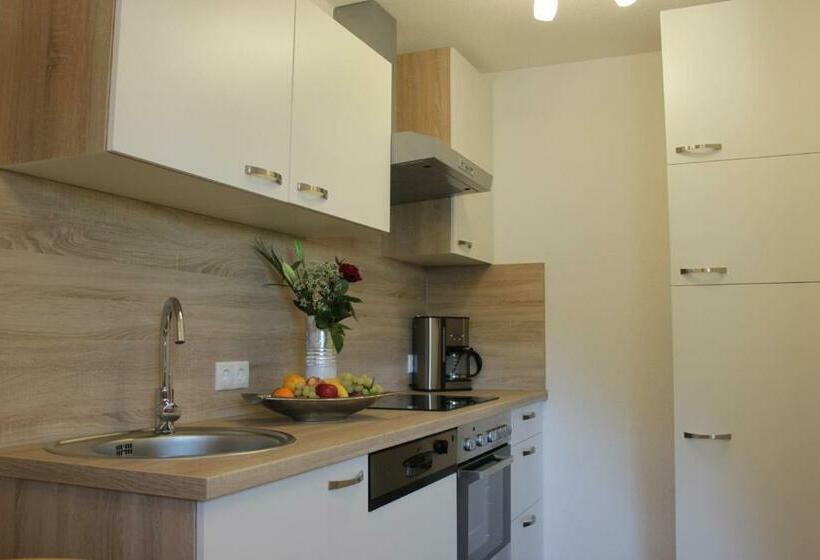 דירת שלושה חדרים, Birkenheim Widmann