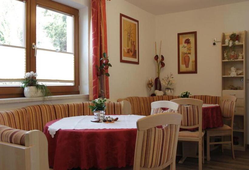 带3个卧室的公寓, Birkenheim Widmann