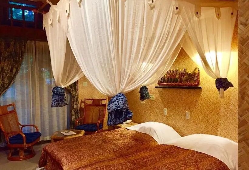 Deluxe Kolmen Hengen Huone, Estivant Club
