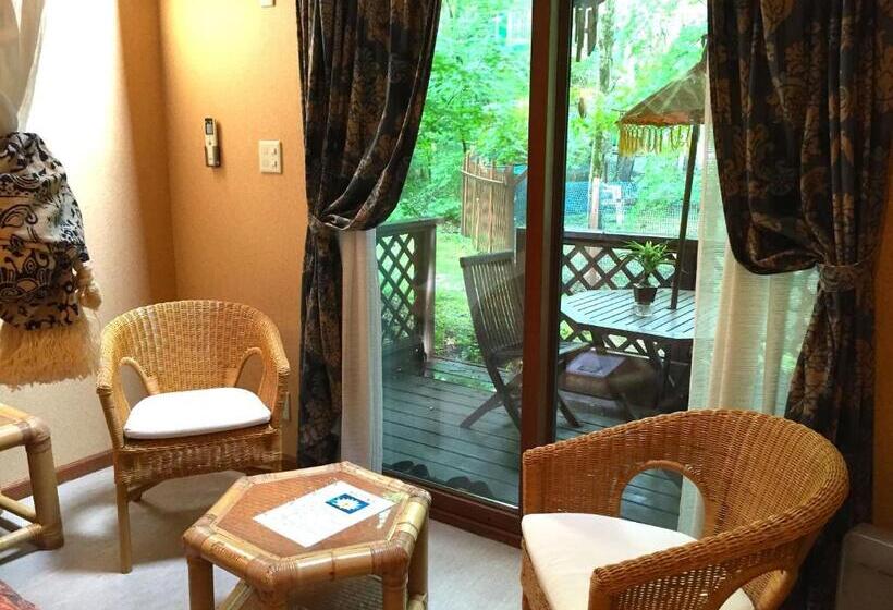 デラックストリプルルーム, Estivant Club