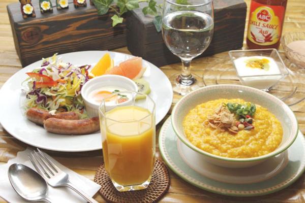 デラックストリプルルーム, Estivant Club