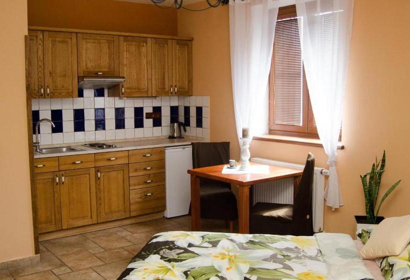 スタンダードスタジオ, Penzion No. 1