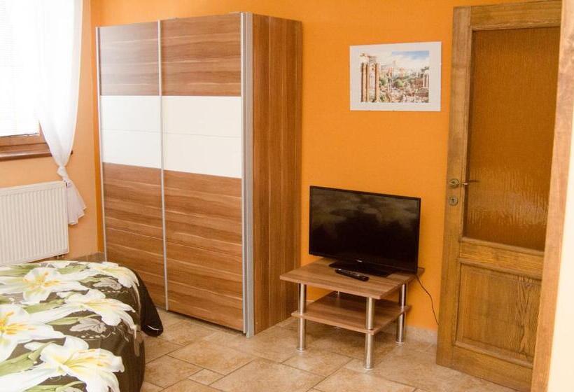 スタンダードスタジオ, Penzion No. 1