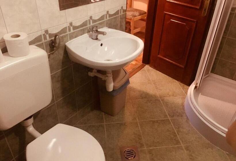 スタンダードルーム, Rózsakert Panzió