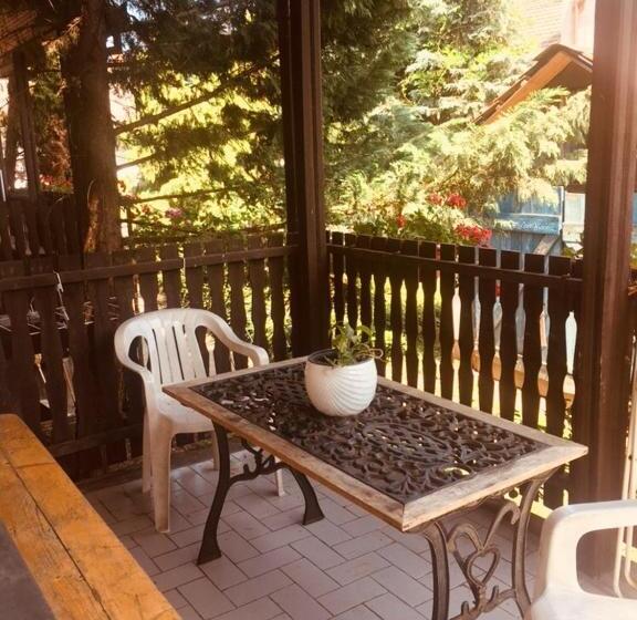 スタンダードトリプルルーム, Rózsakert Panzió