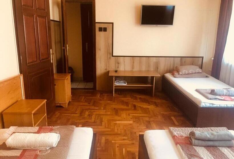 スタンダードトリプルルーム, Rózsakert Panzió