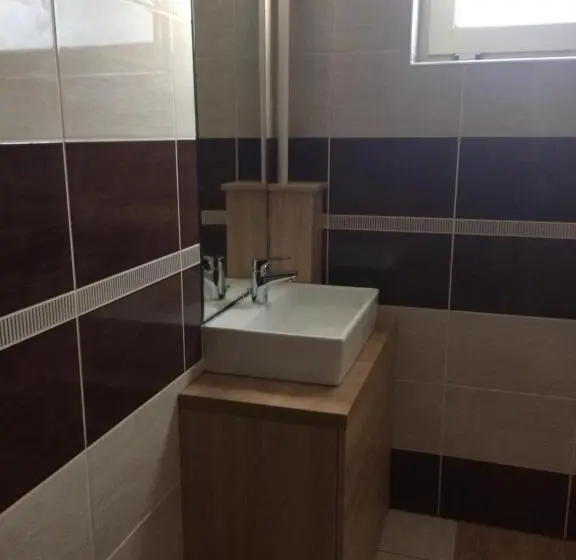 اتاق خانوادگی, Rózsakert Panzió