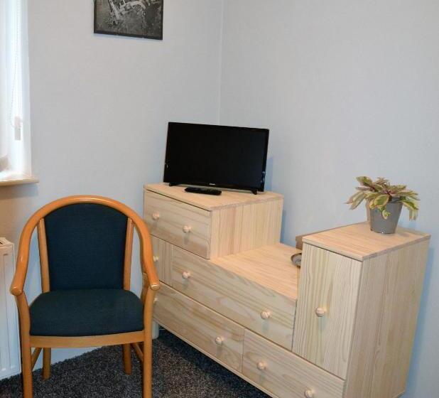 标准单人间, Excalibur Penzion A Restaurace