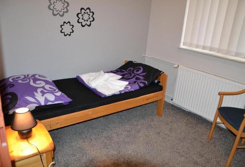 标准单人间, Excalibur Penzion A Restaurace