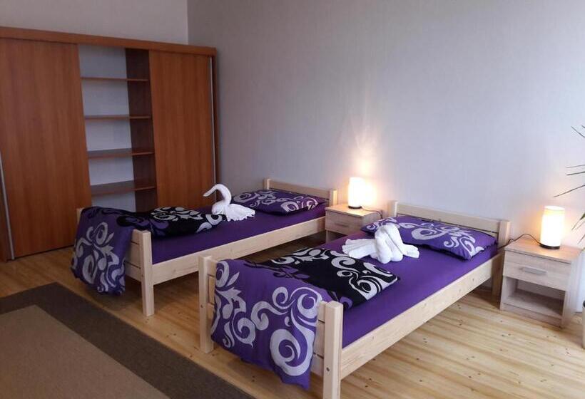 3-Bett-Standardzimmer, Excalibur Penzion A Restaurace