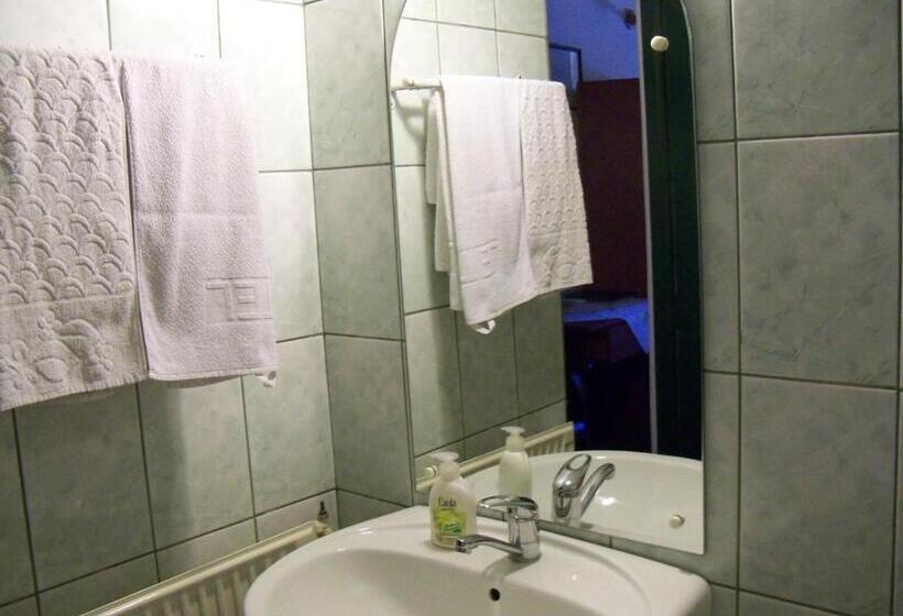 Люкс, Góbé Csárda