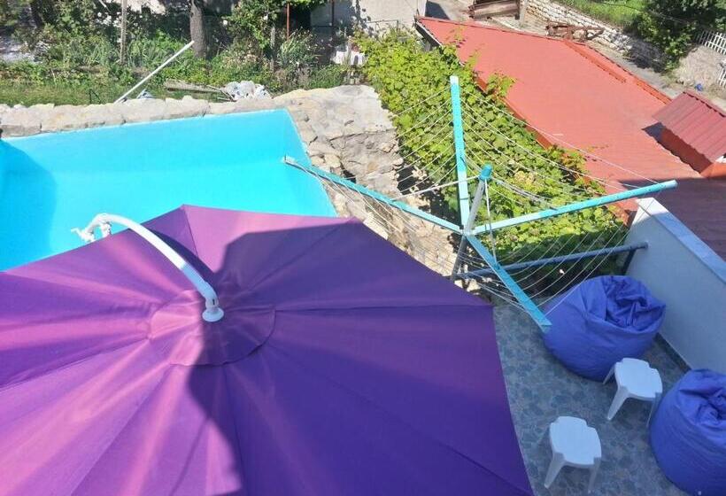 غرفة قياسية مزوَّدة بشُرفة, Guest House Bedrock