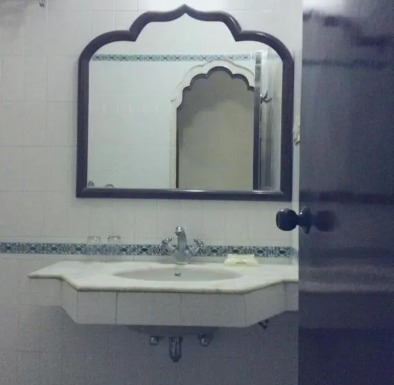 اتاق استاندارد, Marble Palace