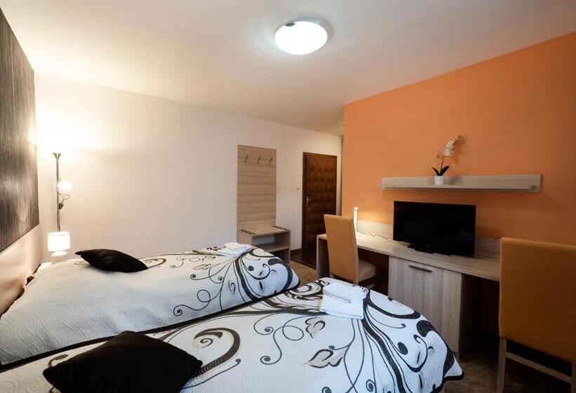 غرفة قياسية, Penzion Almada