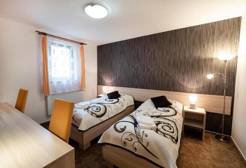 غرفة قياسية, Penzion Almada