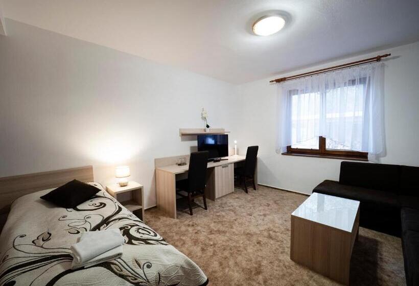 جناح, Penzion Almada