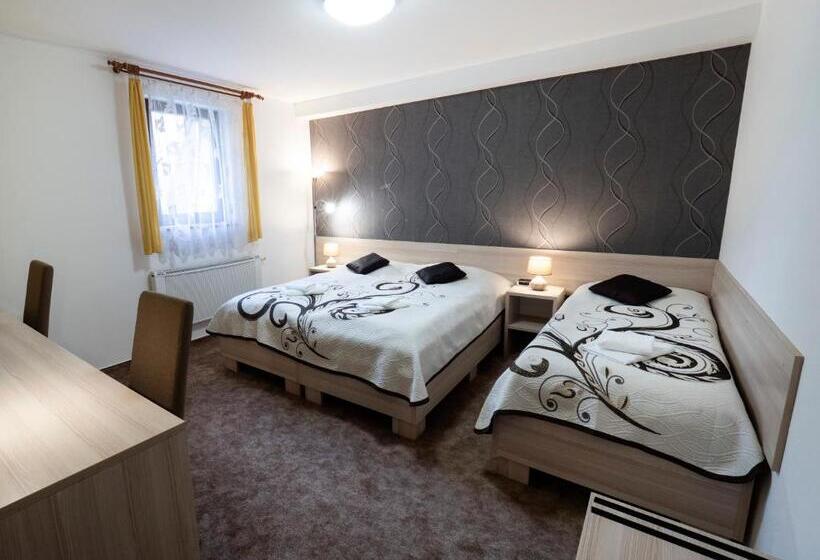 غرفة إقتصادية ثلاثية, Penzion Almada