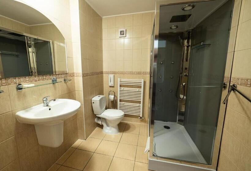 غرفة إقتصادية ثلاثية, Penzion Almada