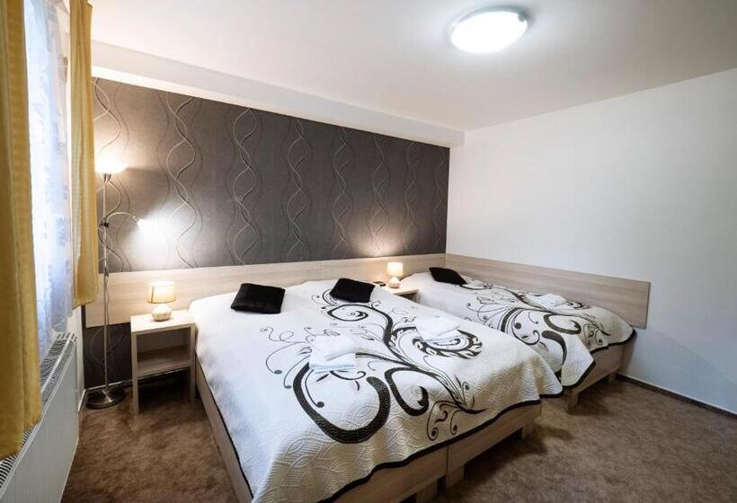 غرفة إقتصادية ثلاثية, Penzion Almada