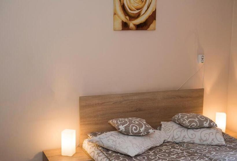 חדר סטנדרט לשלושה, Pension Miorita