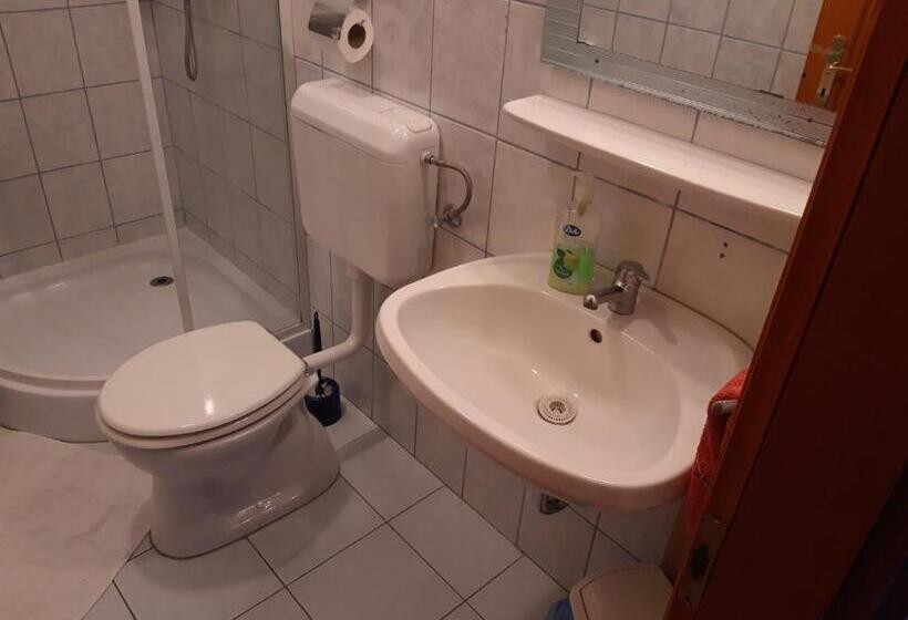 标准间, Sasi Panzió 2