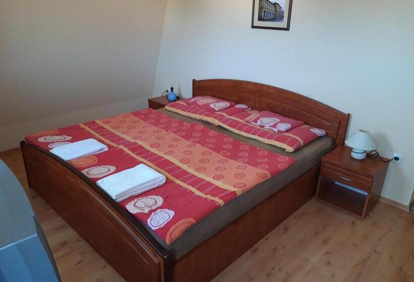 标准三人间, Sasi Panzió 2