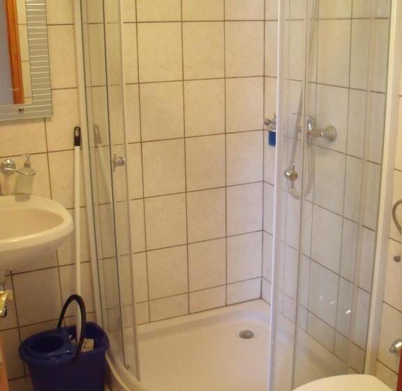 四人标准间, Sasi Panzió 2