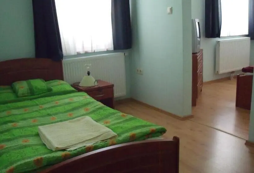 اتاق استاندارد چهار تخته, Sasi Panzió 2