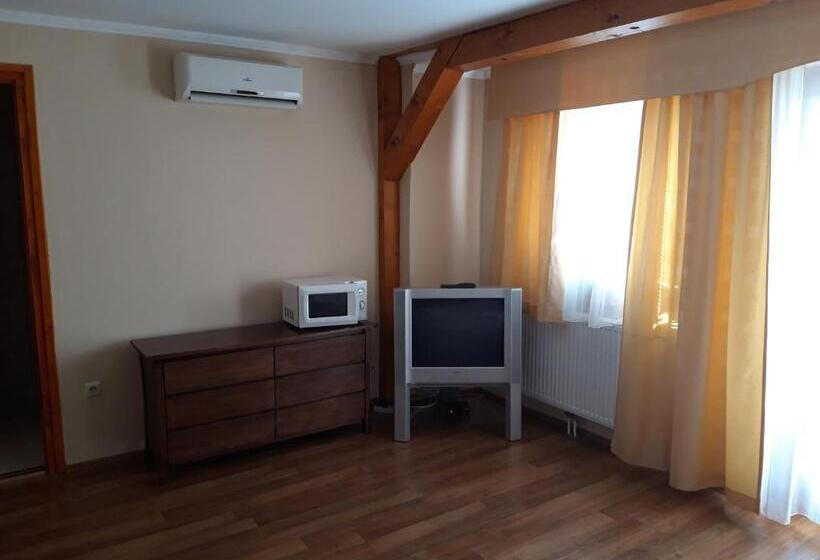 套房, Sasi Panzió 2