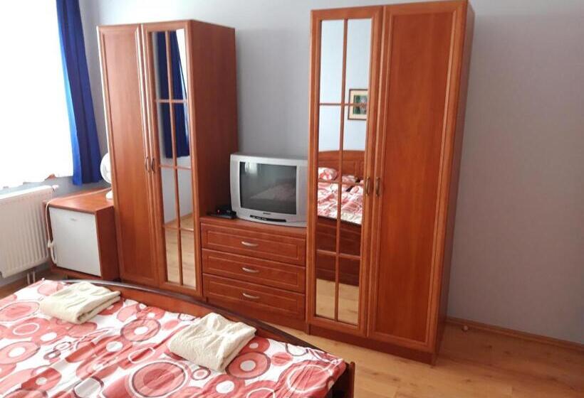 标准间, Sasi Panzió 2