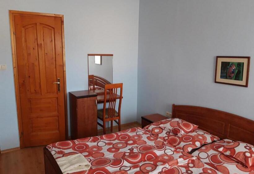 标准间, Sasi Panzió 2