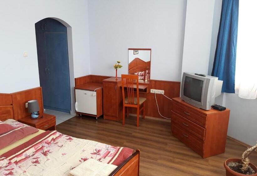 标准间, Sasi Panzió 2