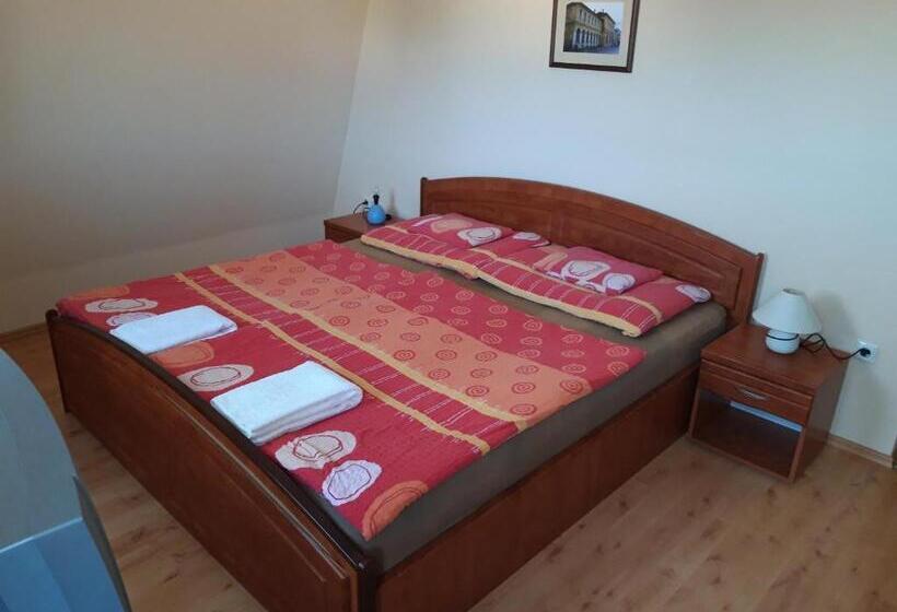اتاق استاندارد سه نفره, Sasi Panzió 2