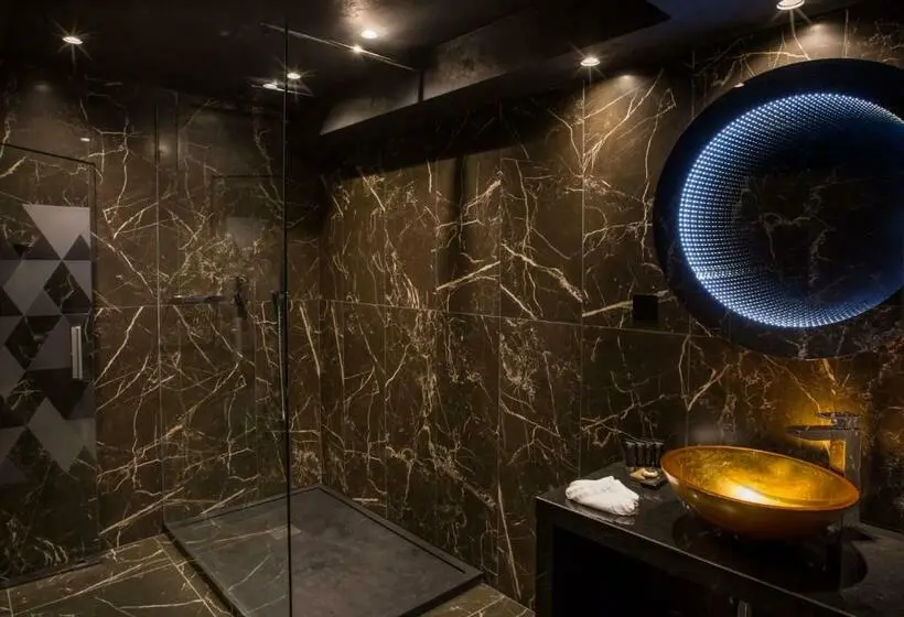 اتاق اساندارد با چشم‌انداز جانبی به دریا, H Hotel - Adults Only