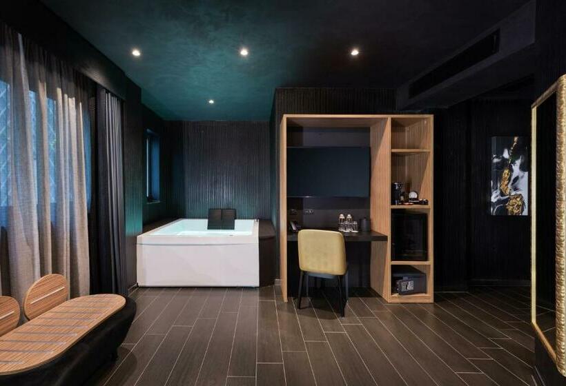 سوئیت با وان آب گرم, H Hotel - Adults Only