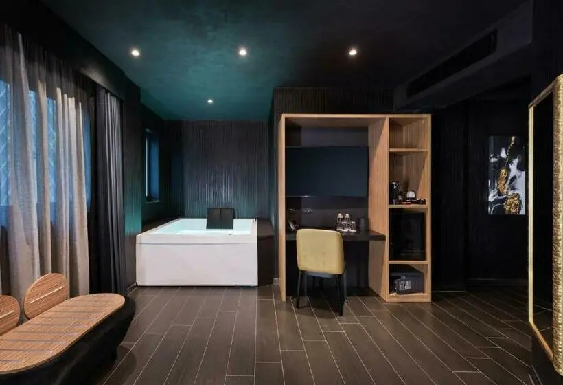 سوئیت با وان آب گرم, H Hotel - Adults Only