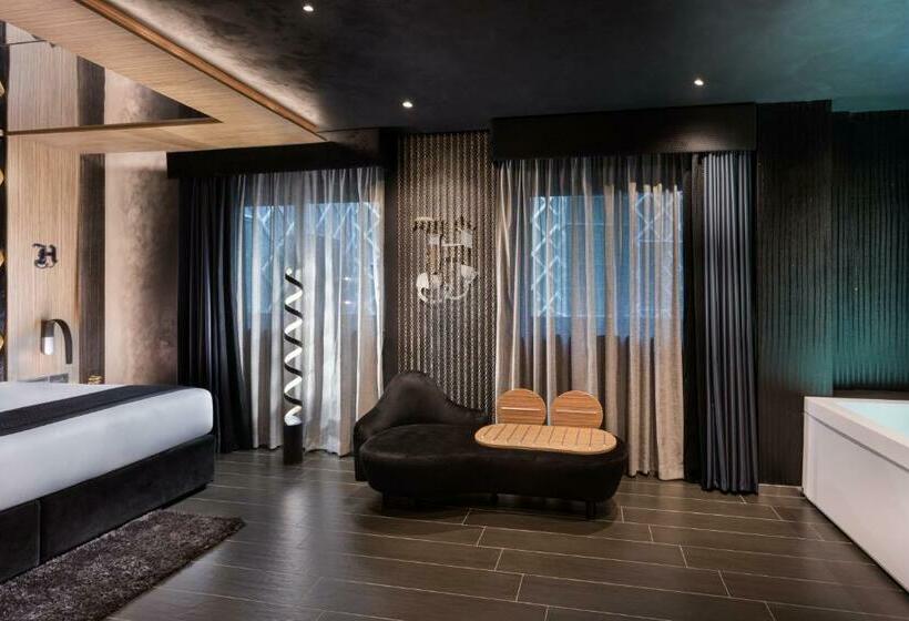 سوئیت با وان آب گرم, H Hotel - Adults Only