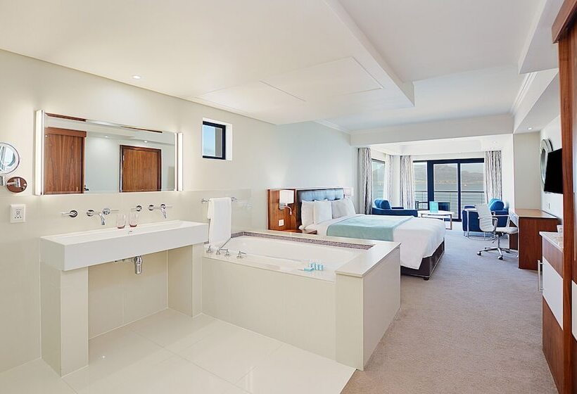 سوییت جونیور با چشم‌انداز دریا, Blaauwberg Beach