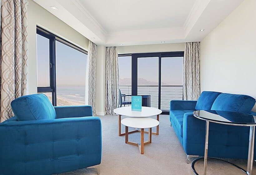 سوییت جونیور با چشم‌انداز دریا, Blaauwberg Beach