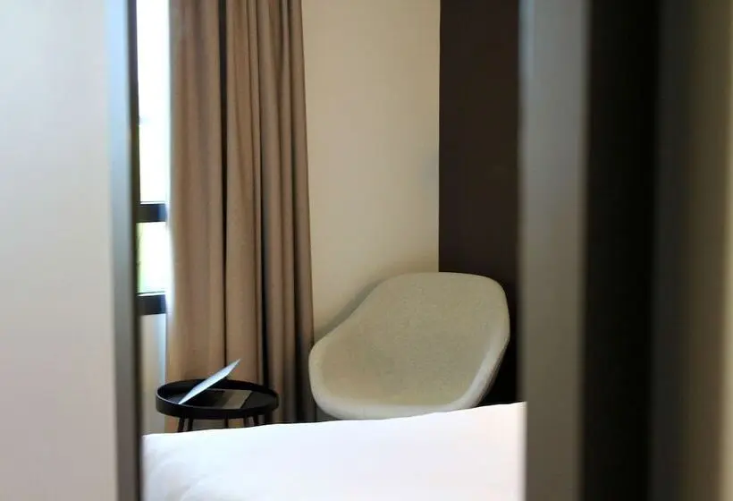 スタンダードルーム, Campanile Laval Nord