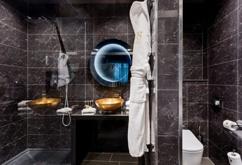 اتاق لوکس با چشم‌انداز شهر, H Hotel - Adults Only