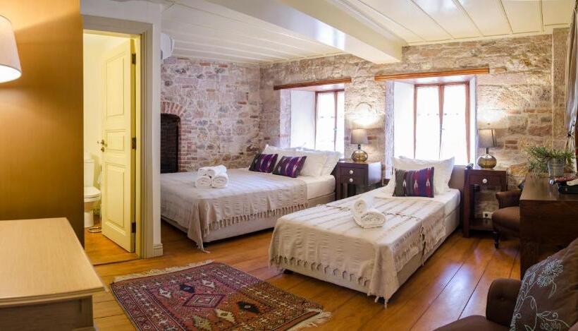 חדר סטנדרט לשלושה, Macaron Konagi