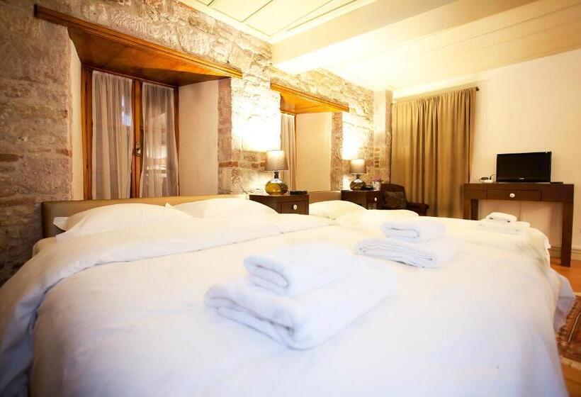 חדר סטנדרט לשלושה, Macaron Konagi